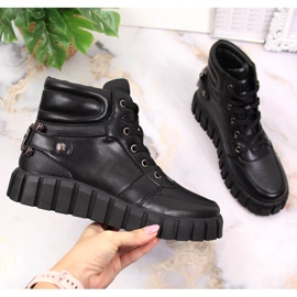 Női emelvénymunkások fekete Potocki díszítéssel 1