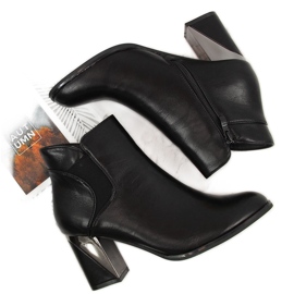 Jezzi Fekete szigetelt csizma díszoszlopon 2 Jezzi Fekete szigetelt csizma díszoszlopon 2