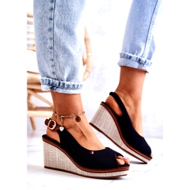 PS1 Kényelmes női szandál csattal, fekete Thallas 1