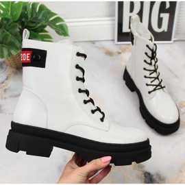 S.Barski Női csizma, lakkozott fehér S. Bararski 1