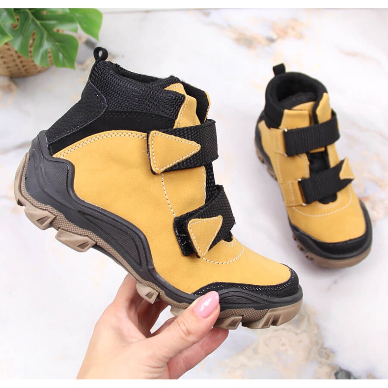 Tépőzáras tevével melegített fiúcipő Kornecki 6394 barna 1