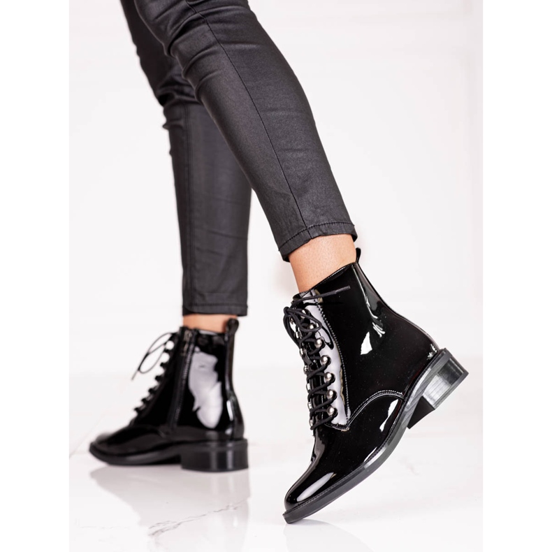 Elegáns fűzős csizma nőknek lapos Shelovet sarkú fekete 2