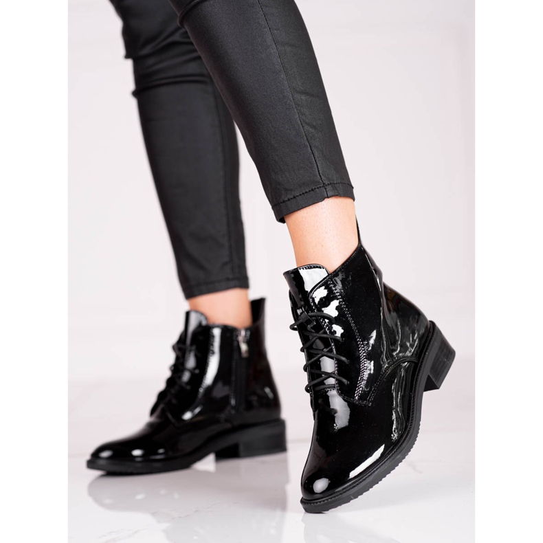 Elegáns fűzős női Shelovet csizma lakkozott ökológiai bőrből fekete 1
