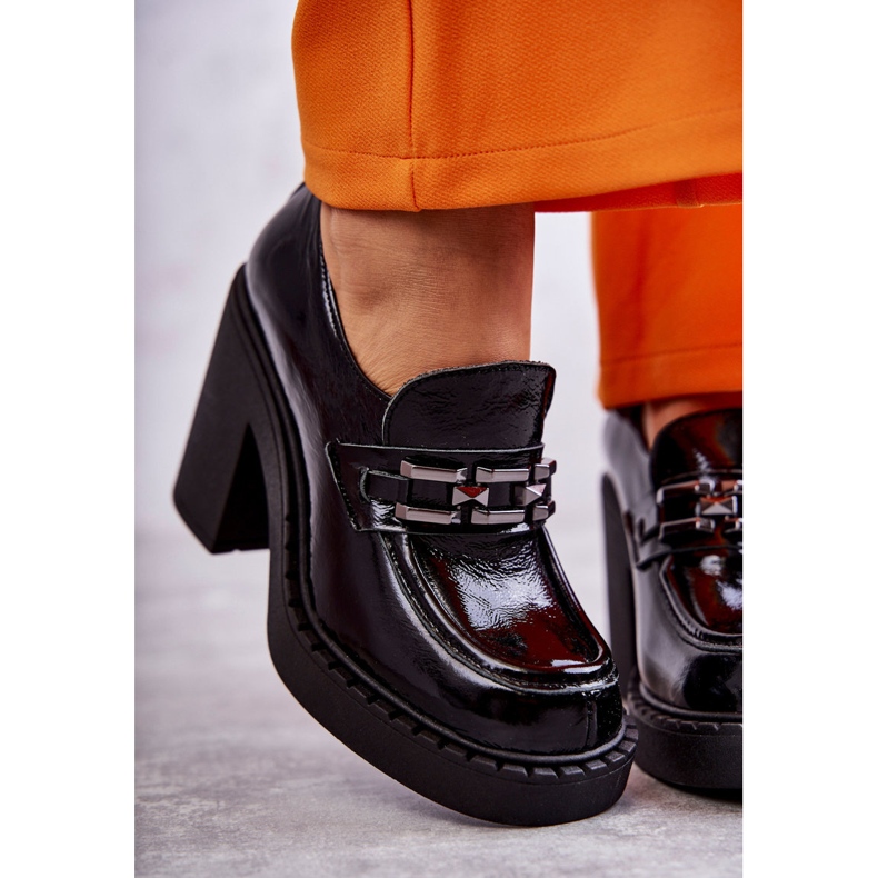 Lakkozott cipő egy hatalmas Black Jaime poszton fekete 2