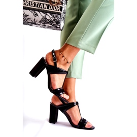 Divatos bőrszandálok egy rudon, fekete szenvedély 2