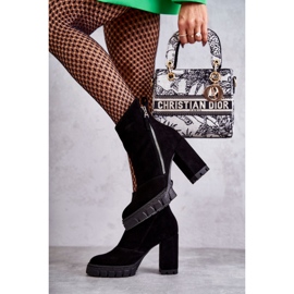 Divatos velúr csizma magas sarkon Laura Messi 2509 fekete 1