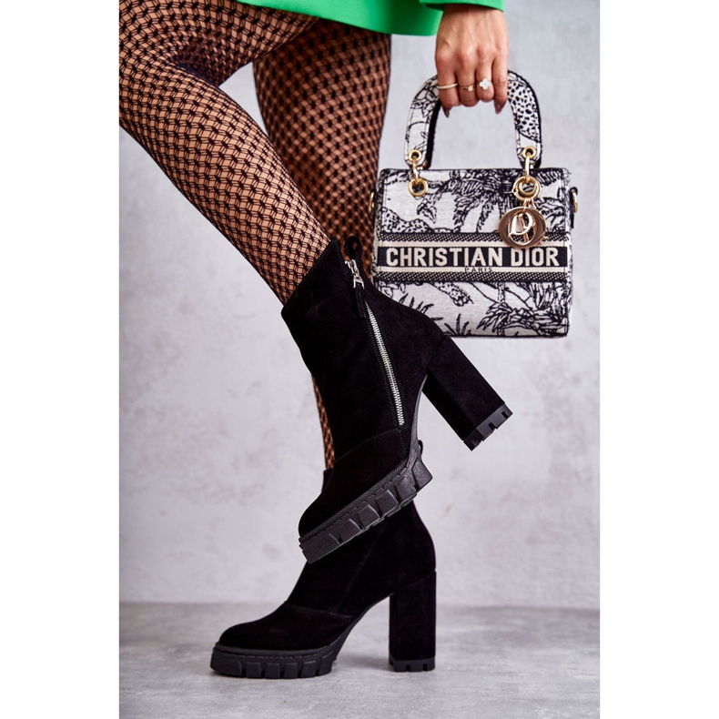 Divatos velúr csizma magas sarkon Laura Messi 2509 fekete 1