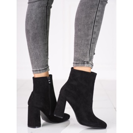 Ökológiai velúrból készült fekete női csizma a Shelovet oszlopon 1