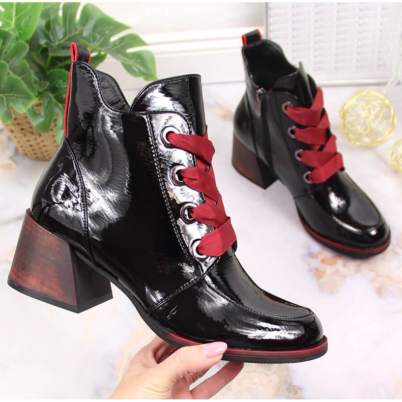 Fekete lakkozott szigetelt női csizma fekete Vinceza JAN147A 1