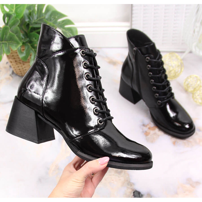 Fekete Vinceza női meleg csizma dekoratív sarokkal 1