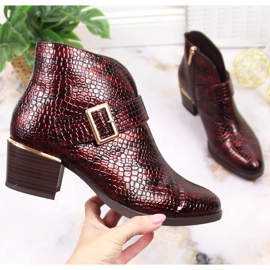 Lakkozott női csizma szigetelt krokodil bordó Vinceza 1 Lakkozott női csizma szigetelt krokodil bordó Vinceza 1