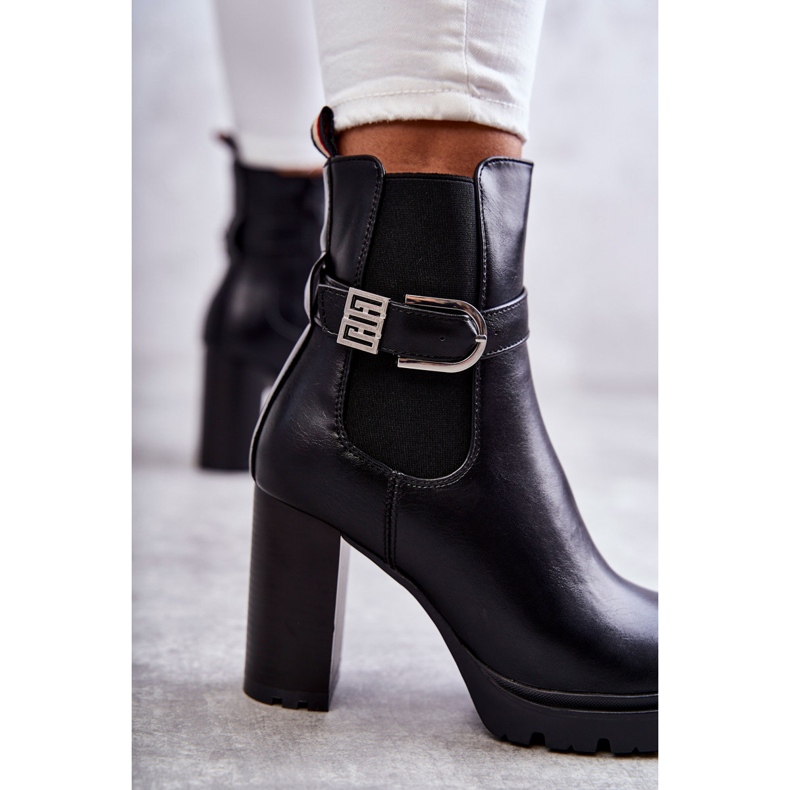 FE1 Fekete Maresol bőrcsizma oszlopon, díszövvel 2