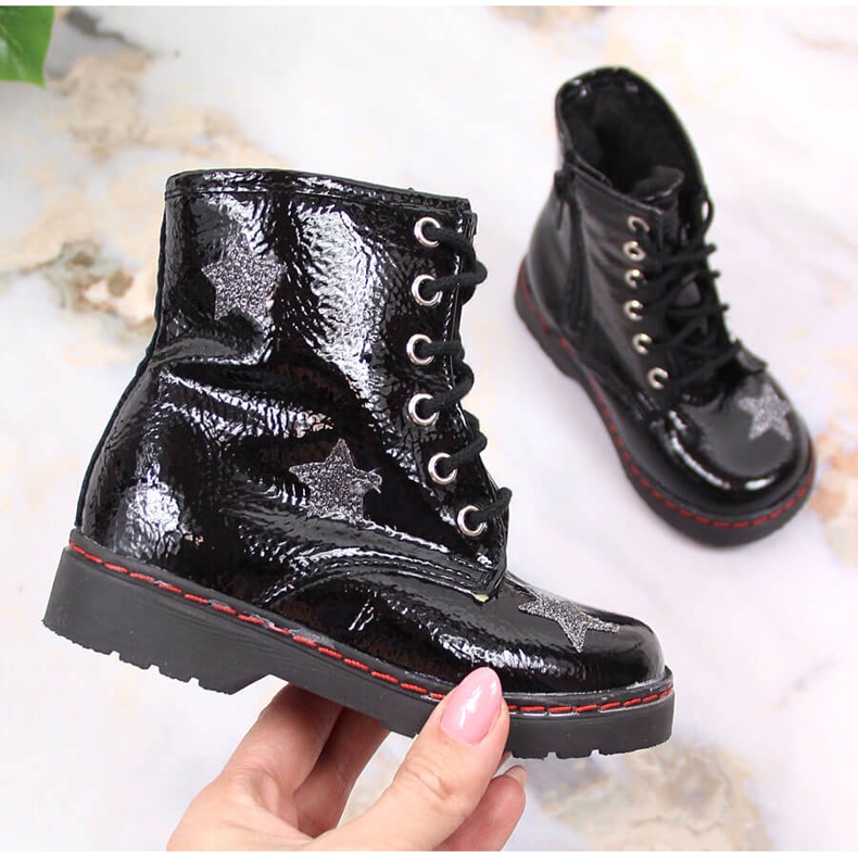 Lánycsizma, lakkozott hőszigetelt Kornecki 6216 fekete 1