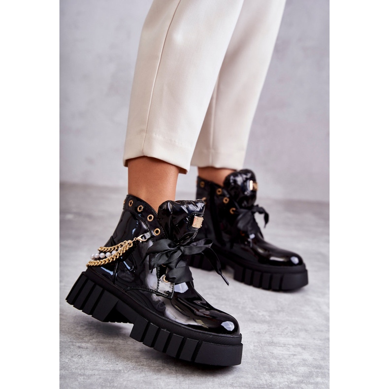 Lakkozott meleg csizma lánccal, fekete Karoline 2 Lakkozott meleg csizma lánccal, fekete Karoline 2