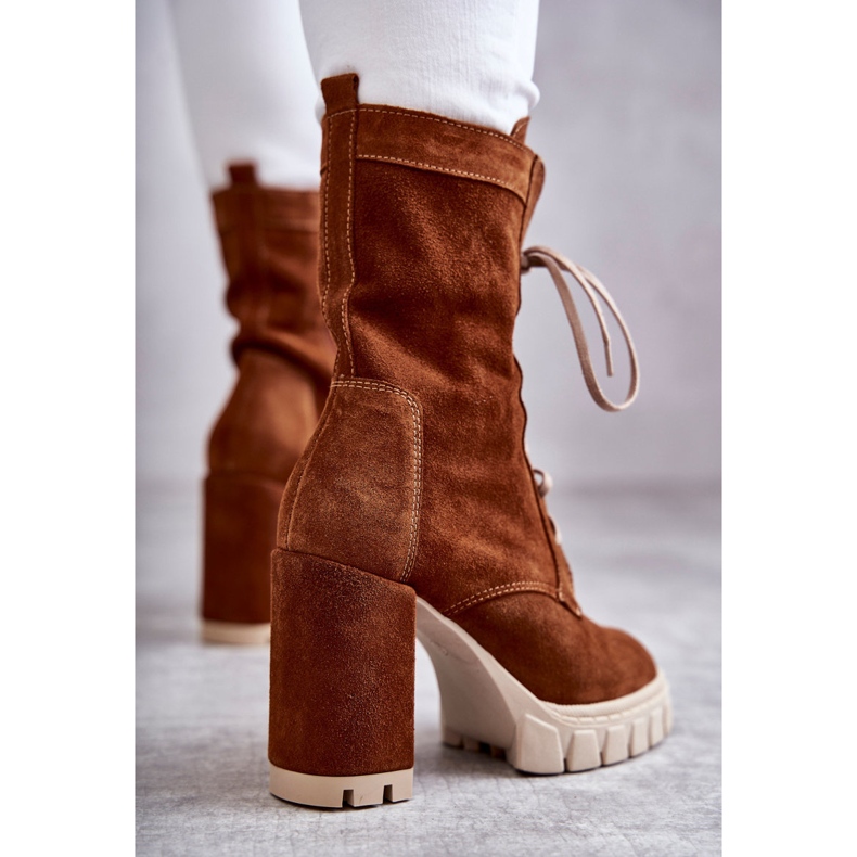 Női velúr csizma a barna Edna platformon 2