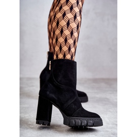 Velúr fekete csizma a sarkon Elia 2