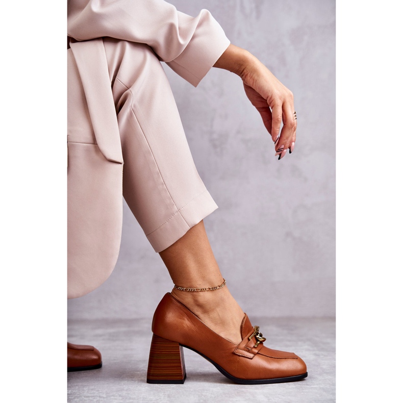 Bőr szivattyúk lánccal Laura Messi 2514 Camel barna 2