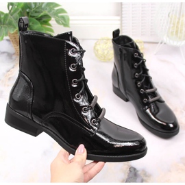 S.Barski S. Bararski lakkozott, hőszigetelt lapos sarkú női csizma fekete 1