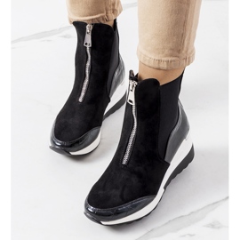 PA1 Fekete tornacipő a Triaca éken 2