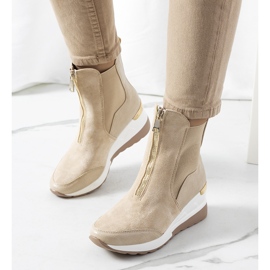 BM Bézs színű tornacipő a Triaca éken 1