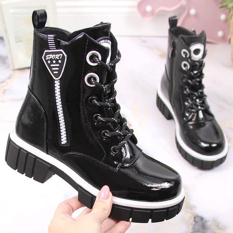 S.Barski Fekete szigetelt lakkozott csizma lányoknak S. Barskitól 1