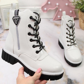 S.Barski Fehér szigetelt lakkozott csizma S. Bararskitól 1