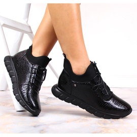 Vinceza Női felbújós, lakkozott fekete horgolt csizma a Vincezától 1