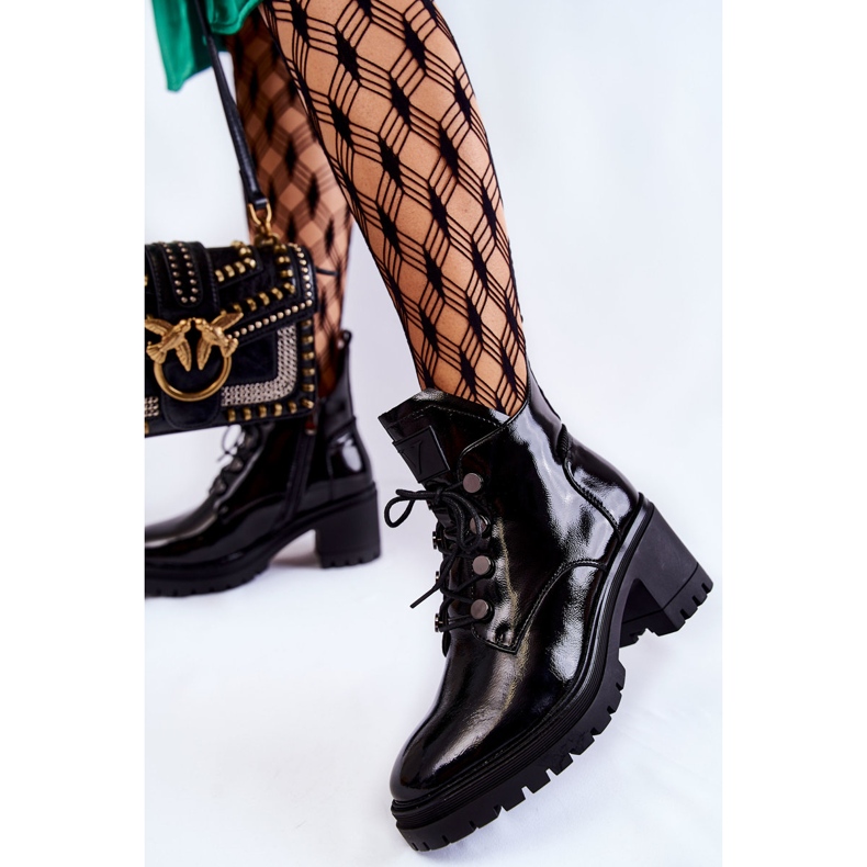 Vinceza Lakkozott meleg fűzős csizma Fekete Ragnhild 2