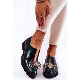 Elegáns lakkozott cipő sötétzöld cindy díszítéssel 2