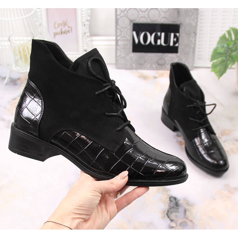 Női fűzős, hőszigetelt fekete Jezzi csizma 1