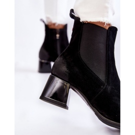 Női velúr csizma a sarkon, fekete Berit 2
