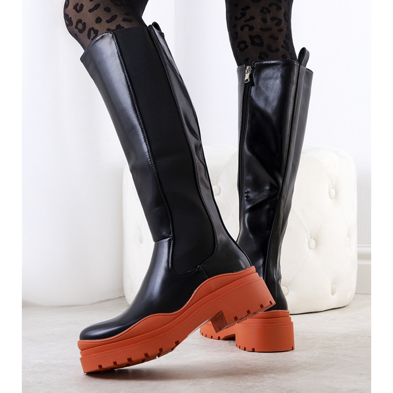 PA1 Fekete csizma színes Pura talpon 1