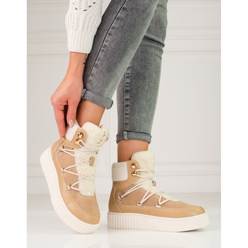 Női bézs bőr hócsizma Shelovet az emelvényen barna 1