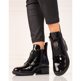 Női lakkbőr bokacsizma lapos sarokkal fekete 1 Női lakkbőr bokacsizma lapos sarokkal fekete 1