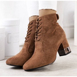 BM Barna csizma a veranói poszton 1