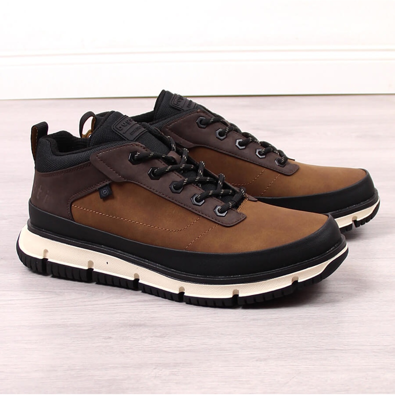 Kényelmes magas barna férfi cipő Bugatti KK153232 fekete 1