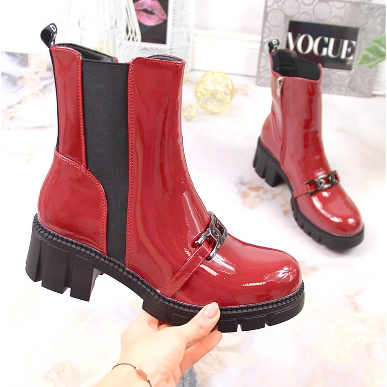 Blockra lakkozott csizma és emelvény lánccal, meleg piros Potocki 1