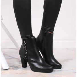 Csizma a száron a szigetelt Jezzi W JEZ384 díszítéssel fekete 2 Csizma a száron a szigetelt Jezzi W JEZ384 díszítéssel fekete 2