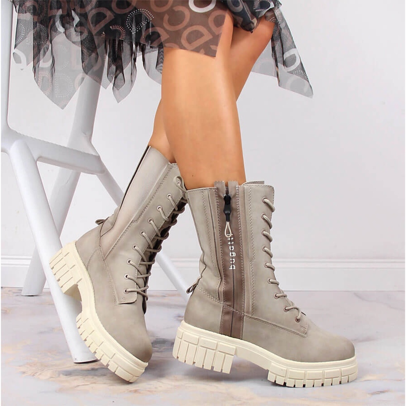 Kényelmes női edzőcipő az emelvényen, szigetelt bézs Bugatti KK253096 1