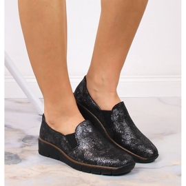 Kényelmes női slip-on cipő gumival Rieker 53766-00 fekete 4