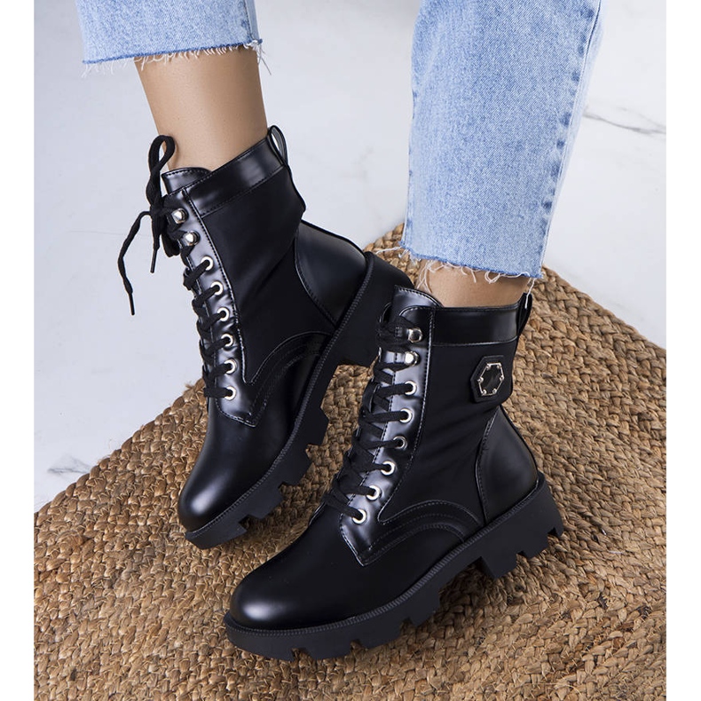 BM Fekete szigetelt csizma az Orozo cégtől 1