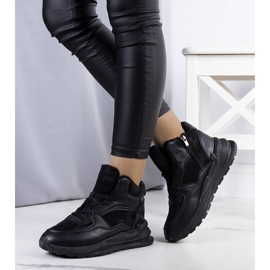 BM Fekete szigetelt tornacipő a Malverntől 1 BM Fekete szigetelt tornacipő a Malverntől 1