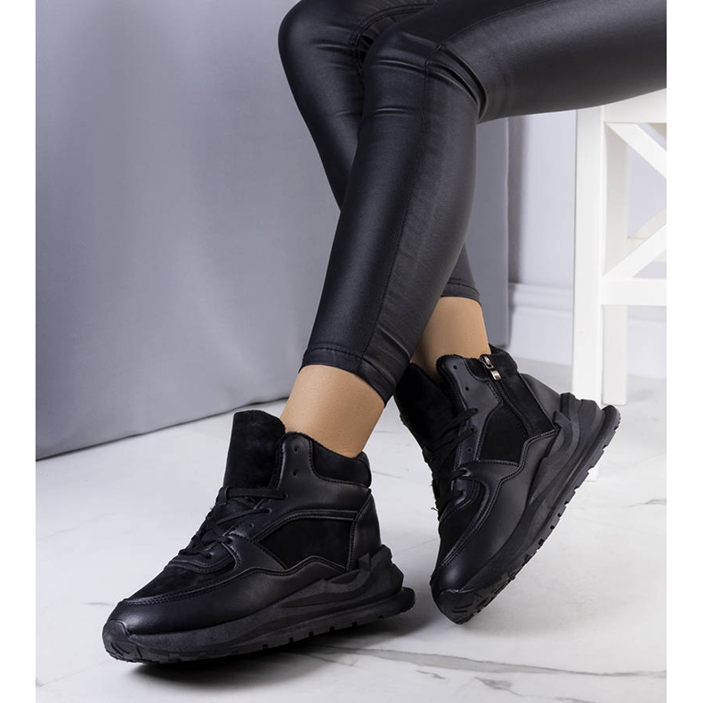 BM Fekete szigetelt tornacipő a Malverntől 2