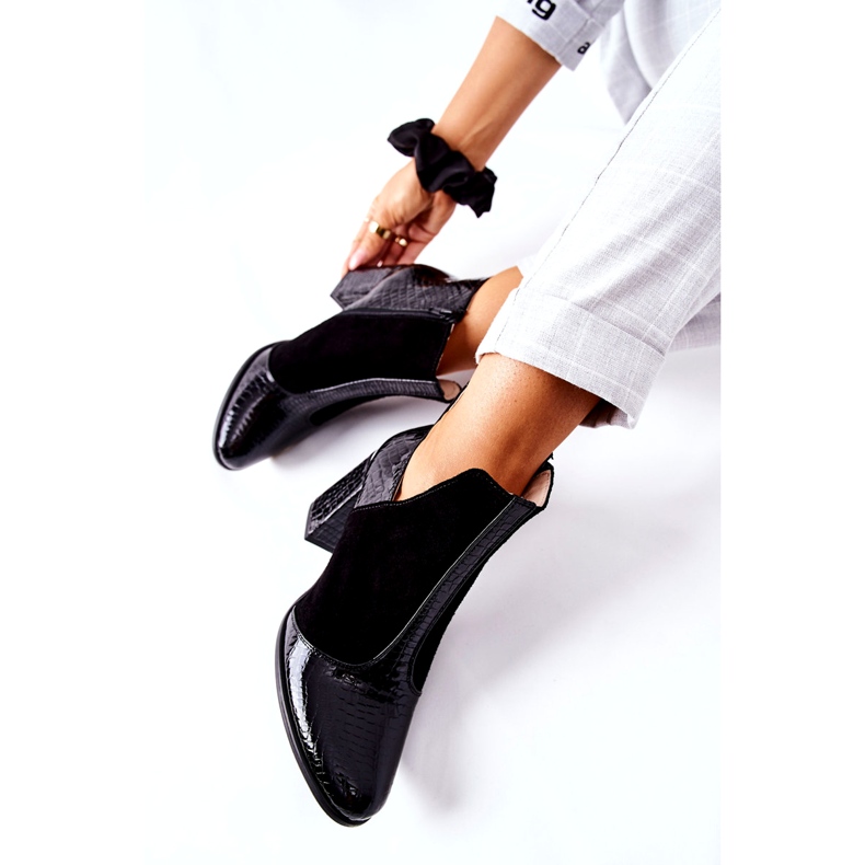 Fekete sarkú női bőrcsizma 1