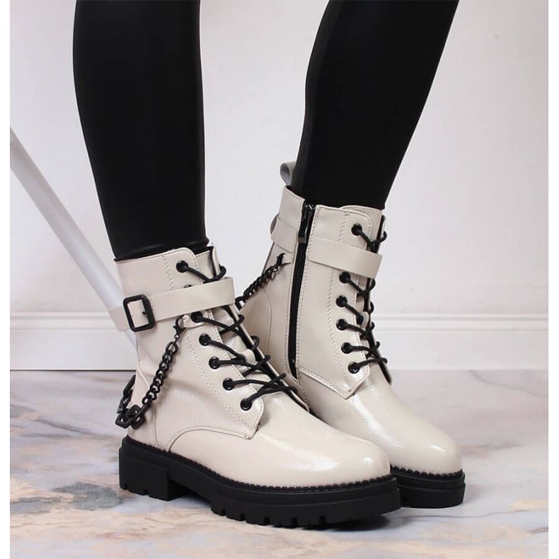 Lakkozott csizma láncszigeteléssel Laura La.Fi W PMR28 bézs 2