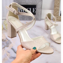 Női arany szandál Azali 2941 poszton bézs aranysárga 1