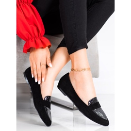 Goodin Fekete mokaszin Spitzben 1