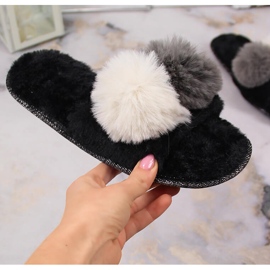 BM Női prémes papucs pomponokkal, fekete Stella 1