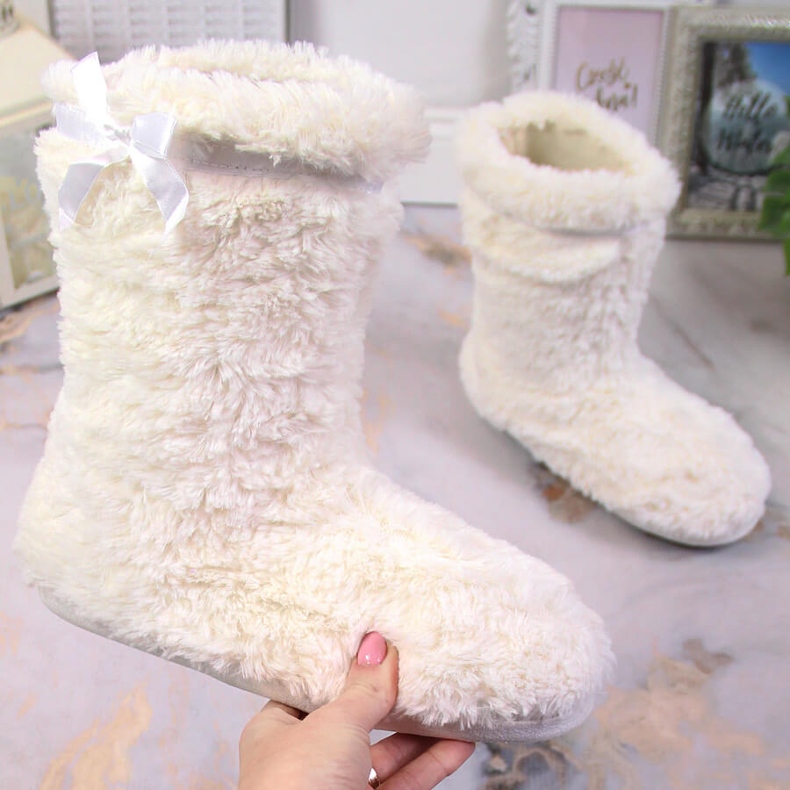 BM Női magas hőszigetelt fehér szőrpapucs Stella ekru 1