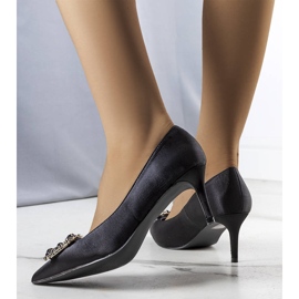 BM Fekete magassarkú pumpák a Lukis márkától 2